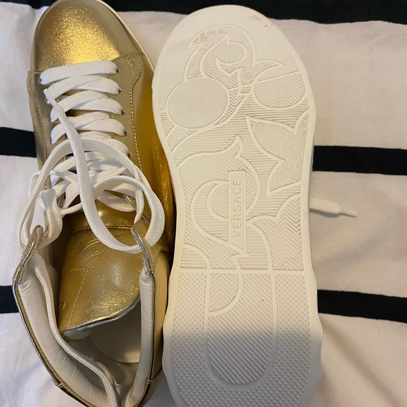 VERSACE MÉDUSA NEW GOLD SNEAKERS - Picture 3 of 8